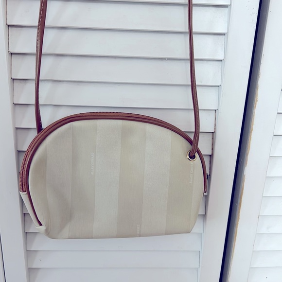 Allan Edwards Crossbody Bag - Picture 4 of 5